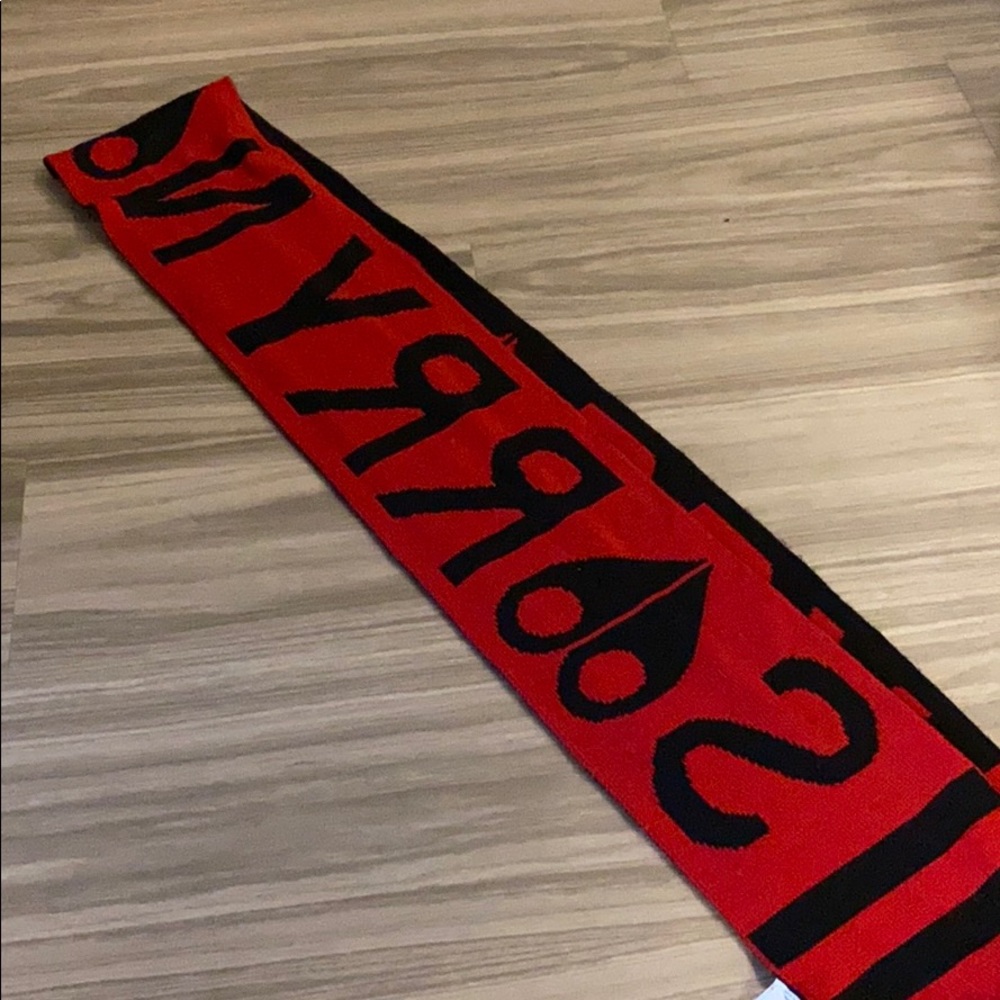 Brand New MOOSE Knuckle Scarf